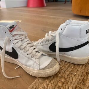 Nike White and Black High-Tops